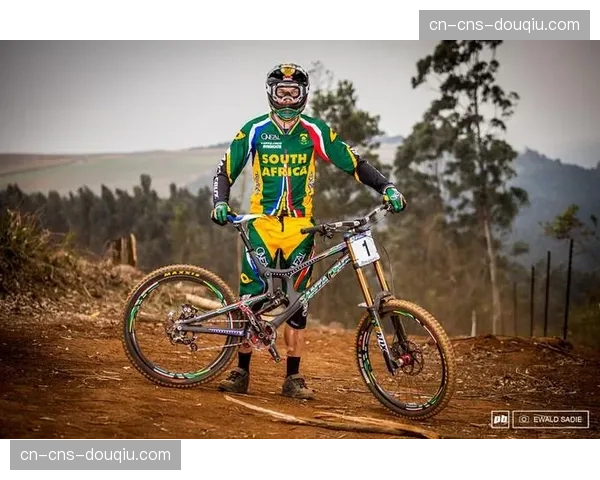 DH世界杯赛季前瞻:Greg Minnaar宣布2026年为职业生涯最后一年 DH世界杯赛季前瞻:Greg Minnaar宣布2026年为职业生涯最后一年