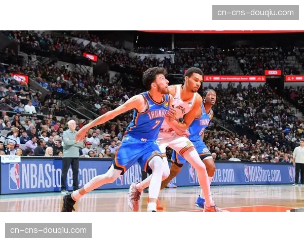 文班亚马与霍姆格伦对位互送封盖，马刺逆转雷霆取胜